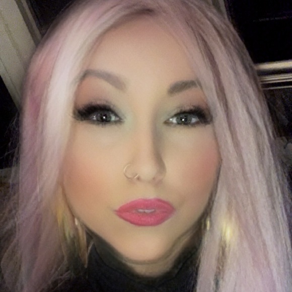 Meet your Posher, Natalie - Picture 2 of 3